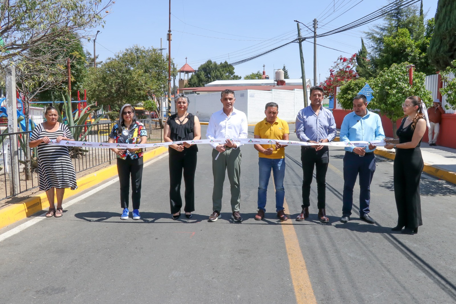 Cumple Alfonso Sánchez compromiso con La Joya y entrega la calle Esmeralda